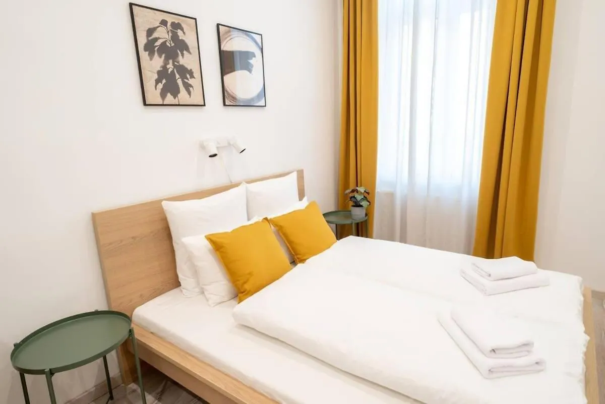 Very Central Extra Large Brand New Aircon Apartment Budapest