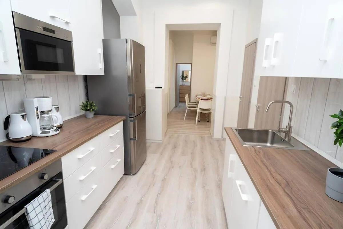 Very Central Extra Large Brand New Aircon Apartment Budapest