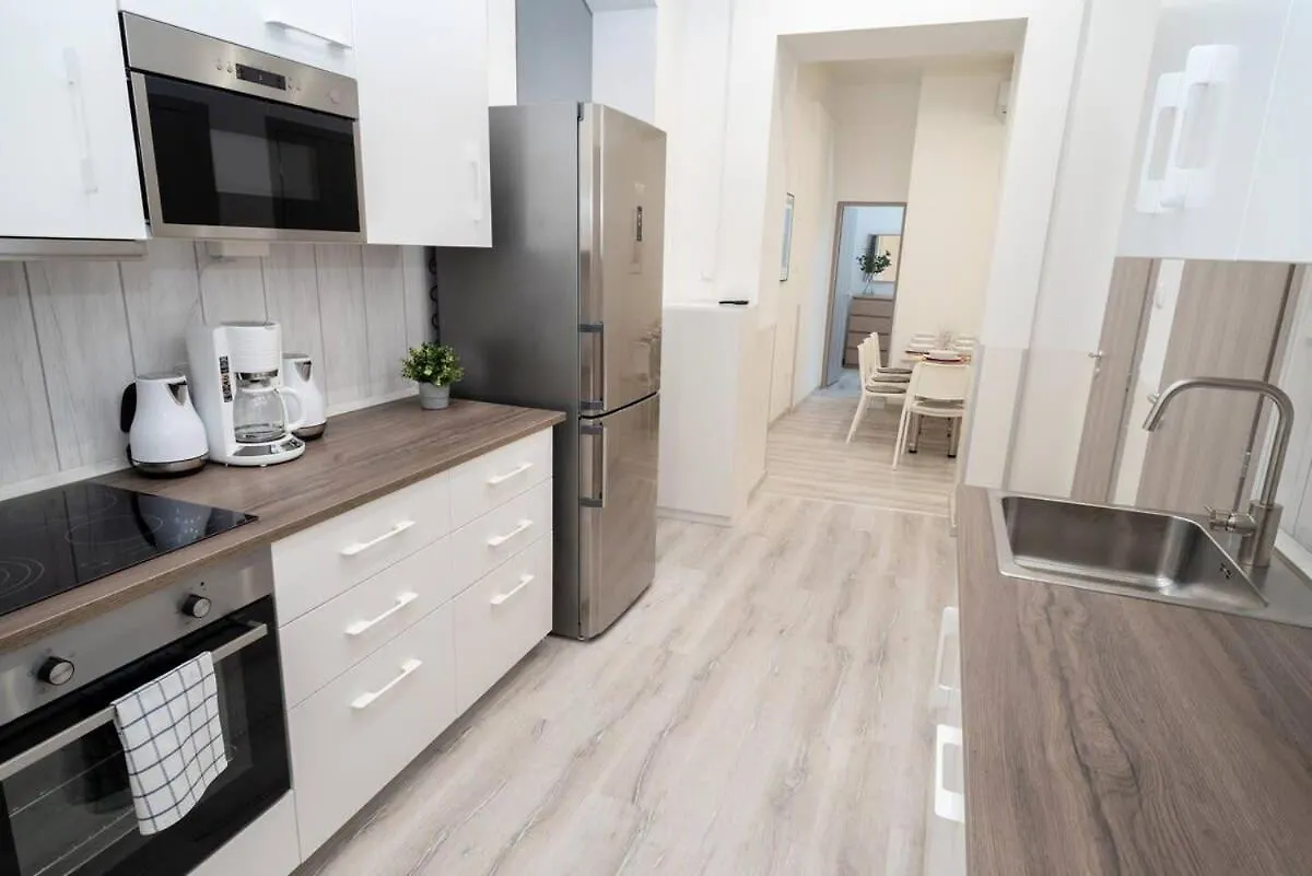Very Central Extra Large Brand New Aircon Apartment Budapest