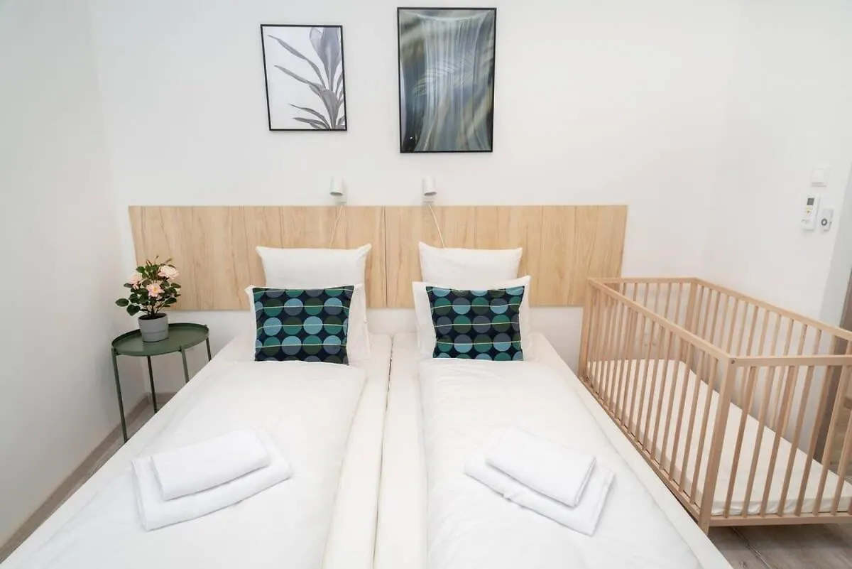 Very Central Extra Large Brand New Aircon Apartment Budapest