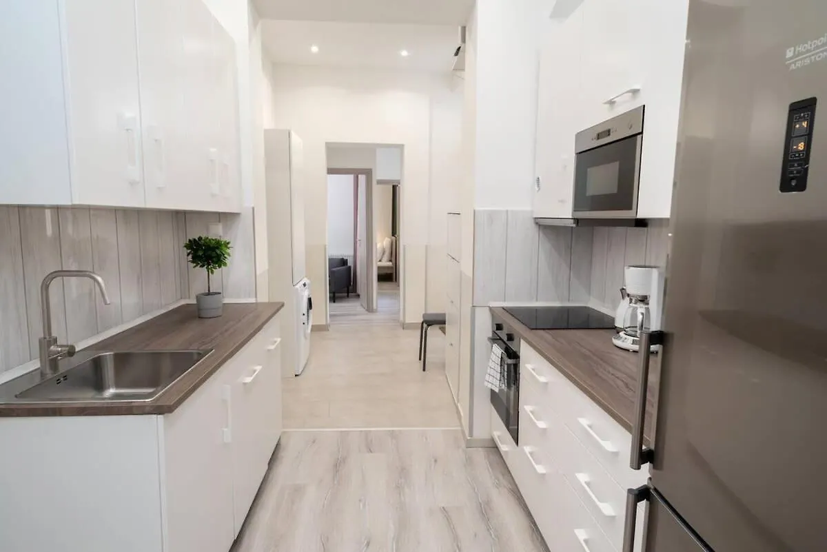 Very Central Extra Large Brand New Aircon Apartment Budapest 0*,
