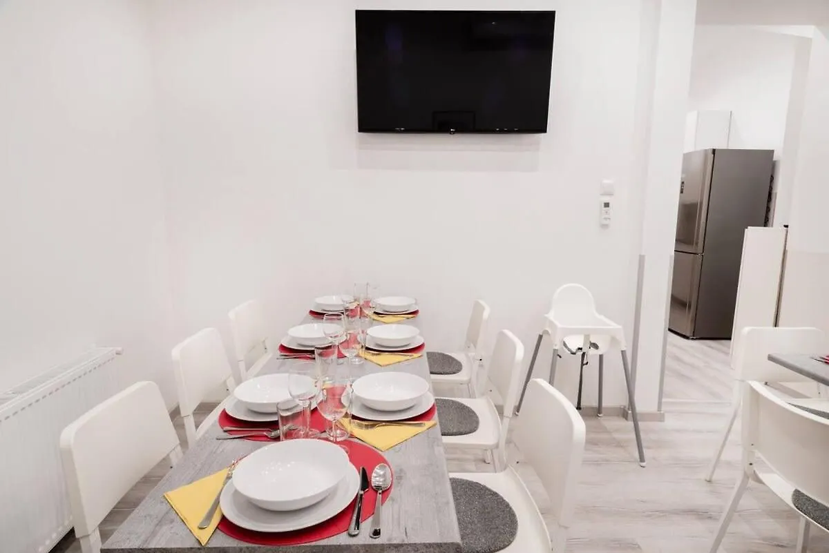 Very Central Extra Large Brand New Aircon Apartment Budapest