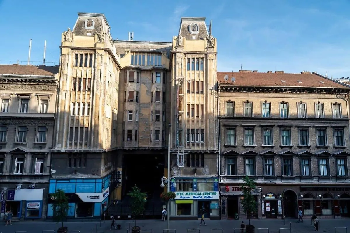 Very Central Extra Large Brand New Aircon Apartment Budapest Hongrie