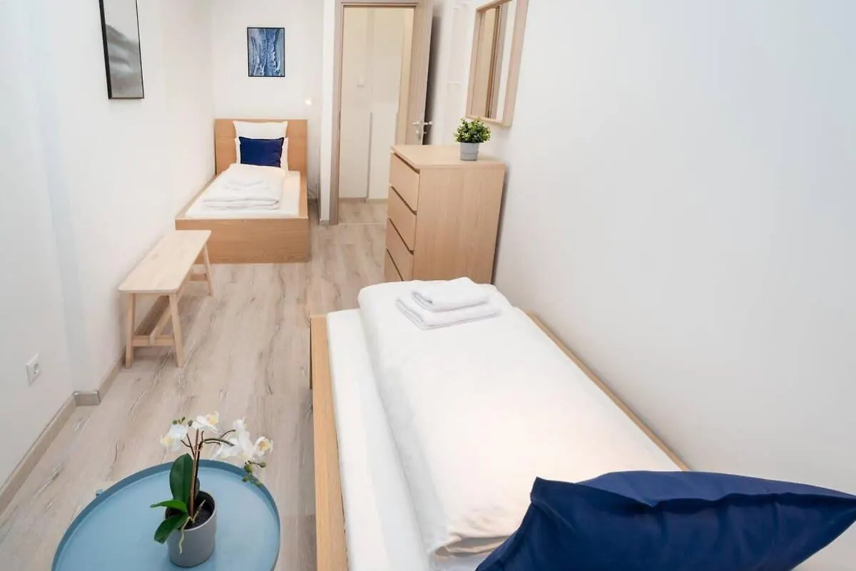 Very Central Extra Large Brand New Aircon Apartment Budapest Hongrie