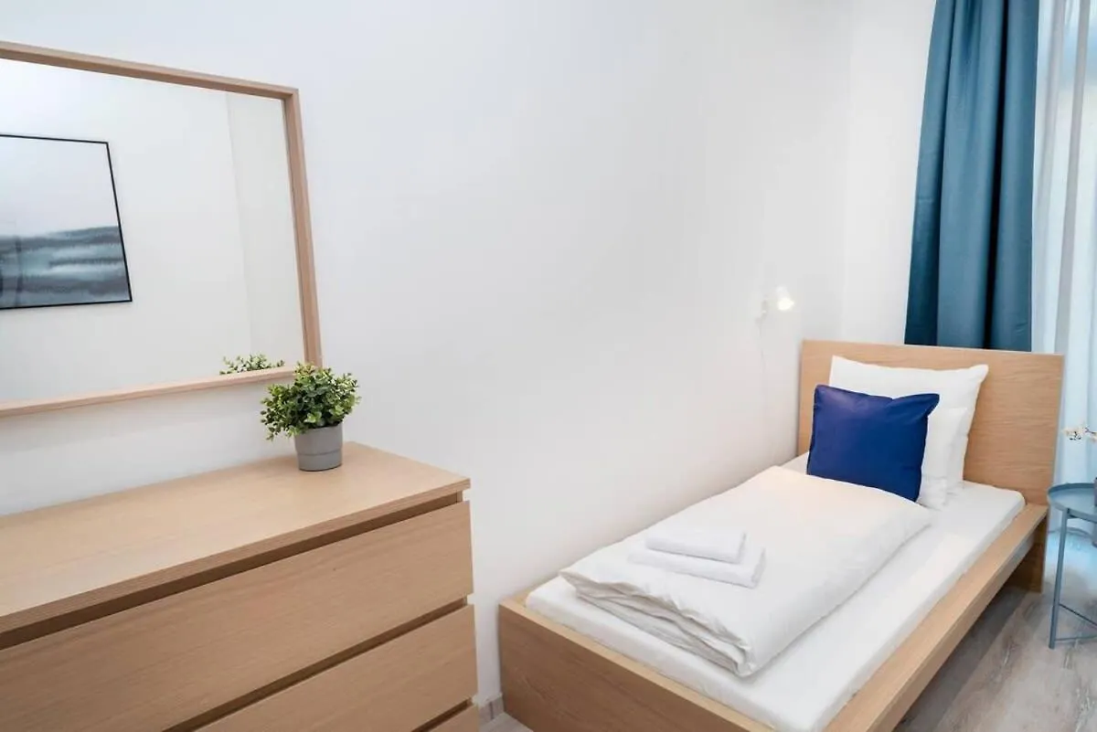 Very Central Extra Large Brand New Aircon Apartment Budapest