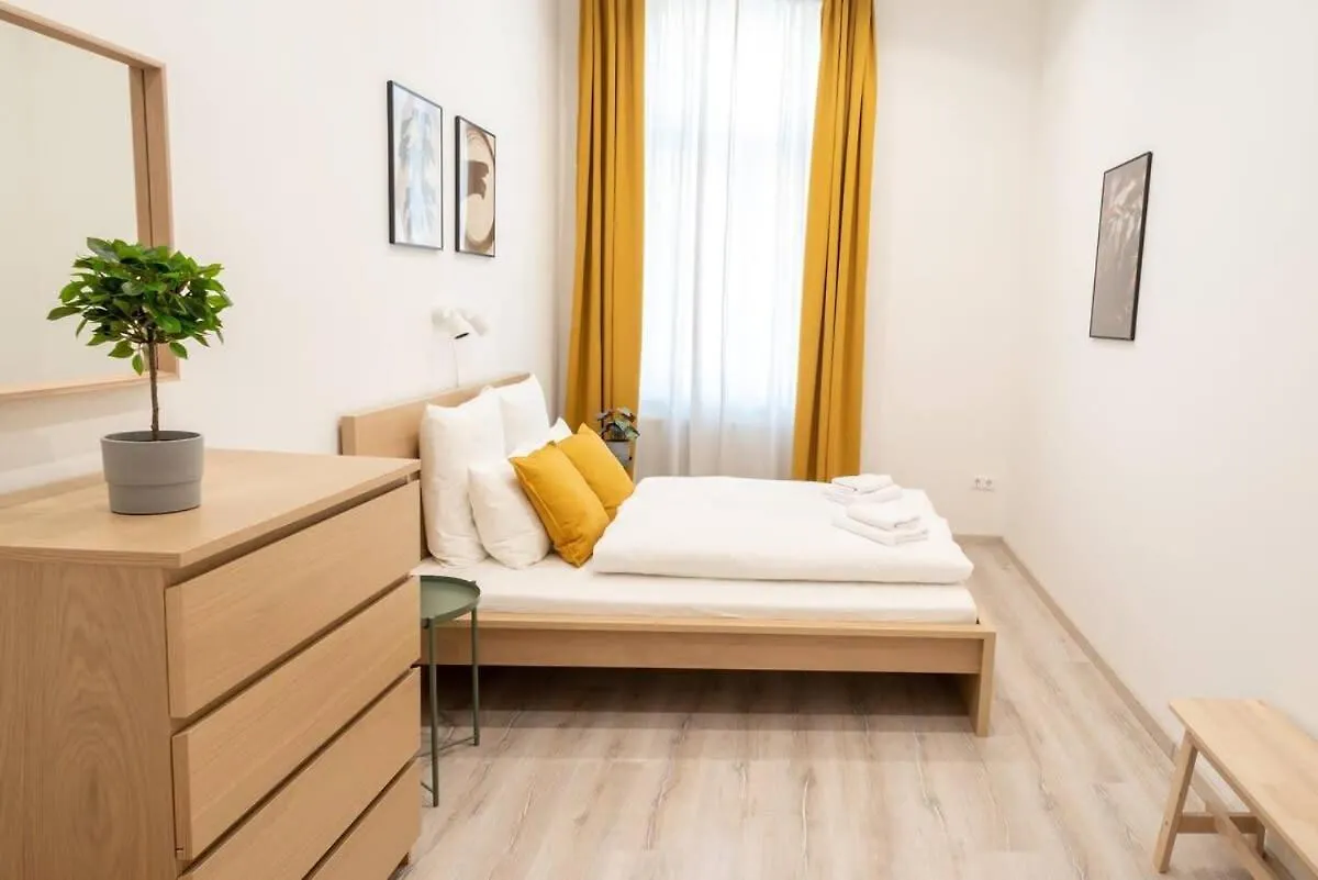 Very Central Extra Large Brand New Aircon Apartment Budapest