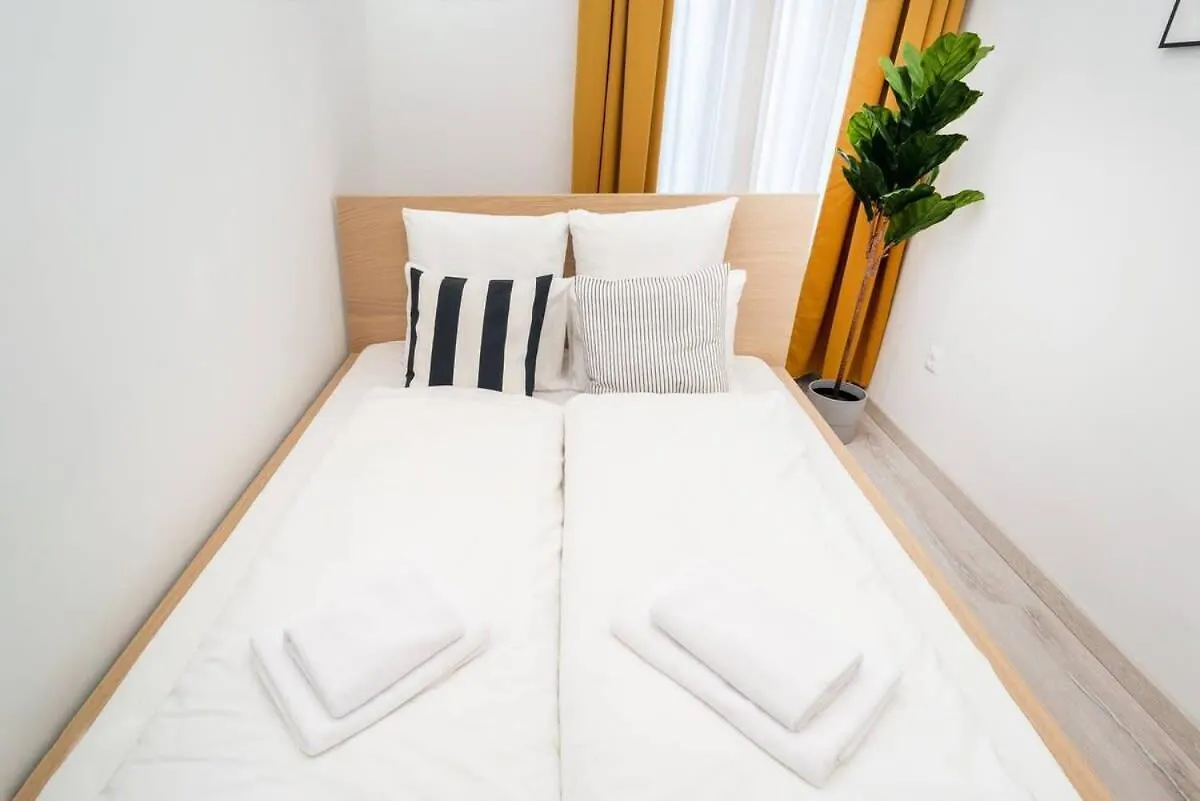Very Central Extra Large Brand New Aircon Apartment Budapest