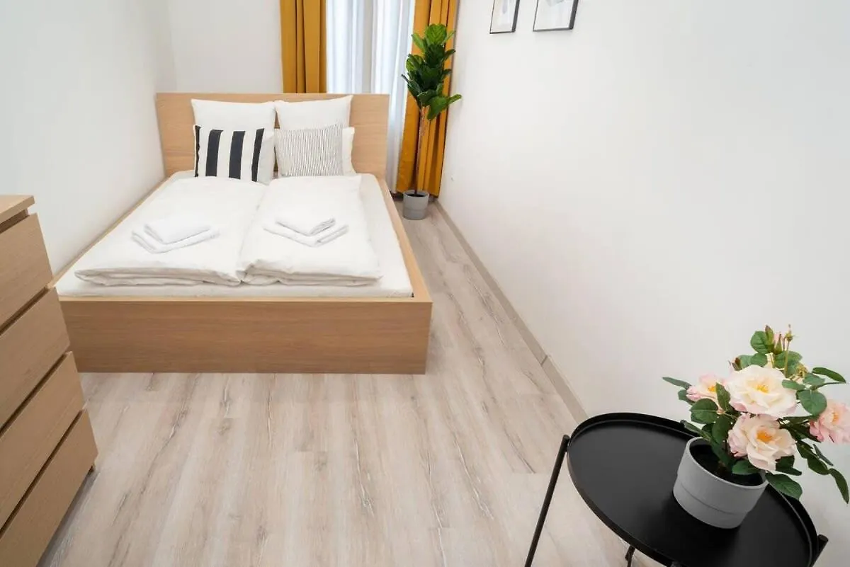 Very Central Extra Large Brand New Aircon Apartment Budapest 0*,