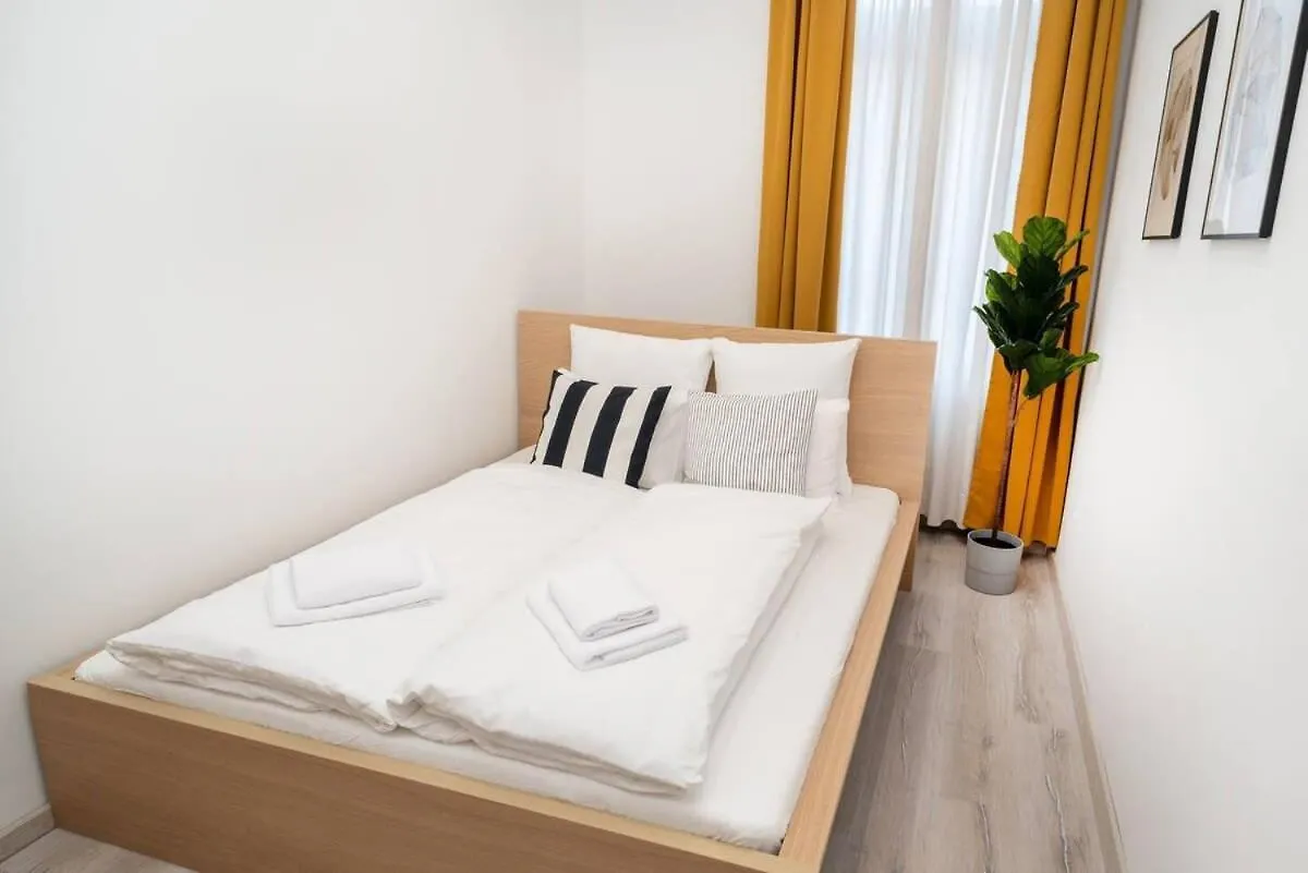 Very Central Extra Large Brand New Aircon Apartment Budapest Hongrie