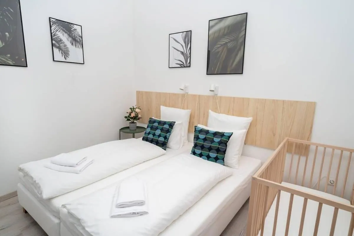Very Central Extra Large Brand New Aircon Apartment Budapest