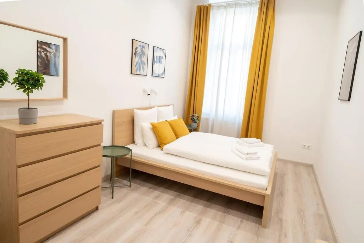 Very Central Extra Large Brand New Aircon Apartment Budapest